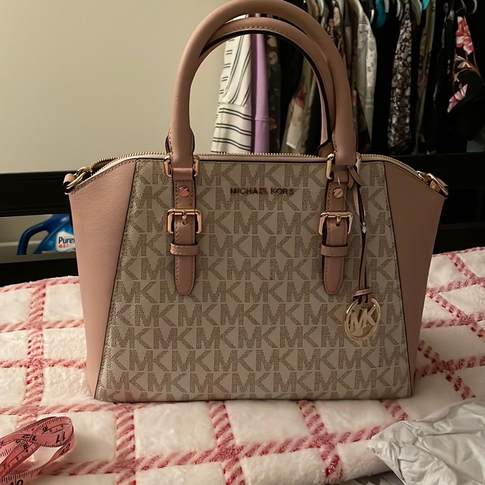 NWT Large MK blush and cream purse.